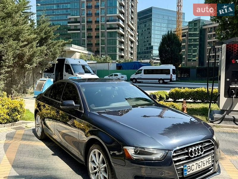 Седан Audi A4 2013 в Львові