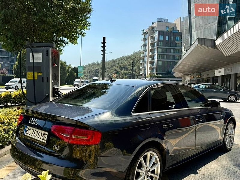 Седан Audi A4 2013 в Львові