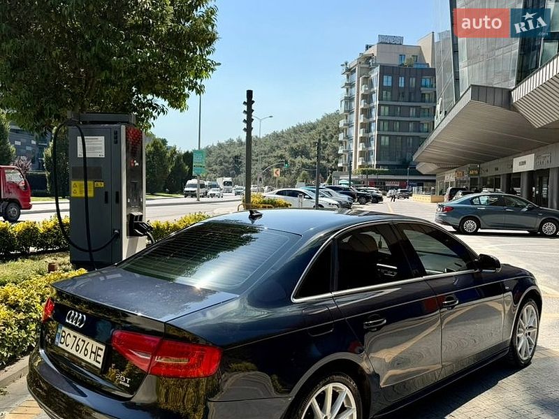Седан Audi A4 2013 в Львові