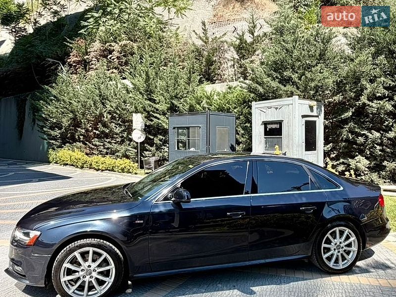 Седан Audi A4 2013 в Львові