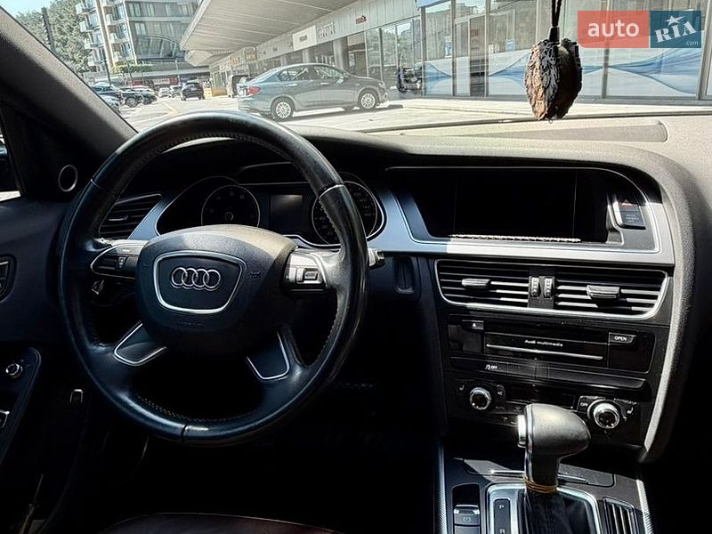 Седан Audi A4 2013 в Львові