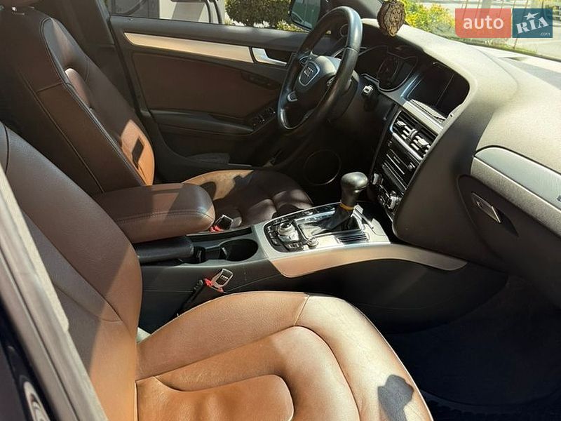 Седан Audi A4 2013 в Львові