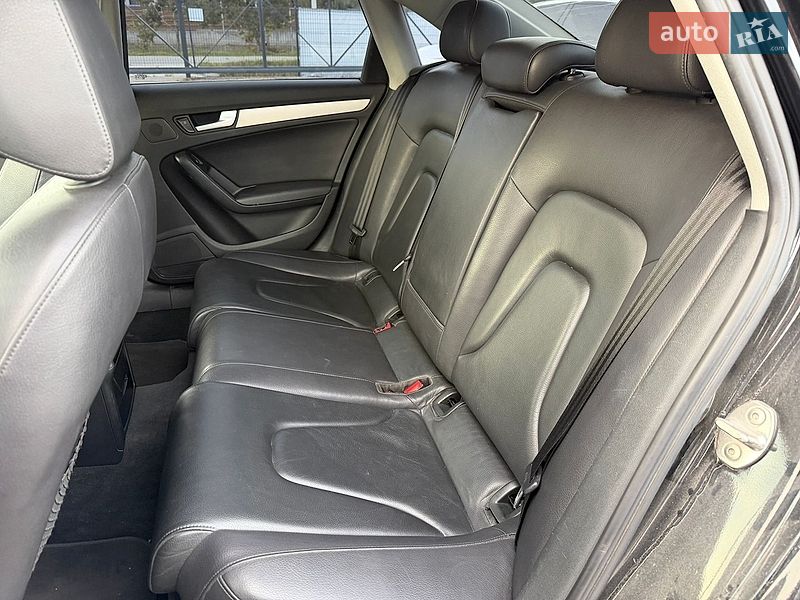 Седан Audi A4 2013 в Львові