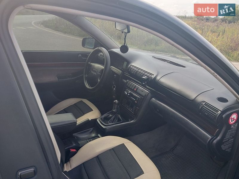 Седан Audi A4 1996 в Городку