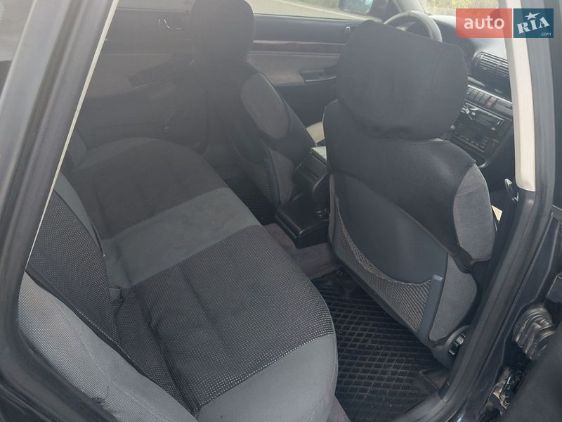Седан Audi A4 1996 в Городку