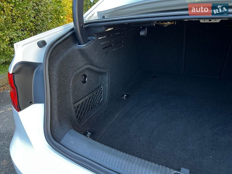 Седан Audi A4 2016 в Києві фото 44 Седан Audi A4 2016 в Києві