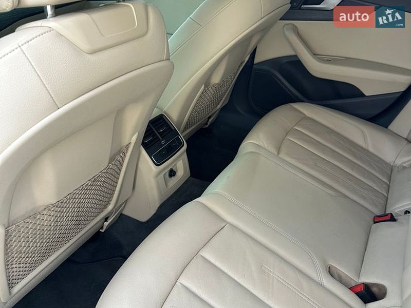 Седан Audi A4 2016 в Ивано-Франковске