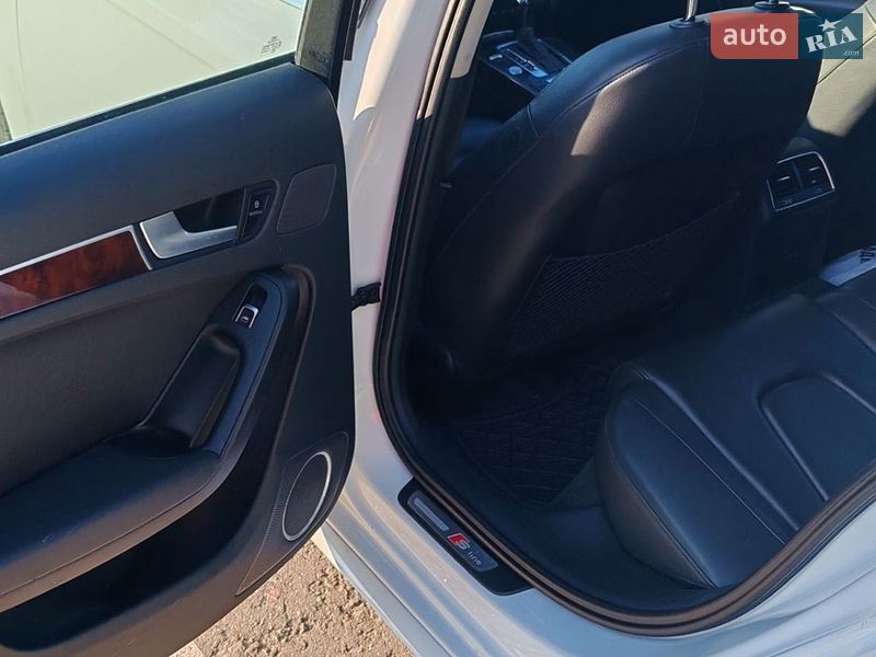 Седан Audi A4 2014 в Киеве