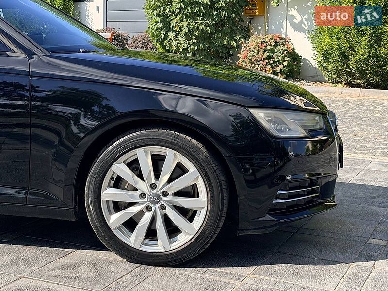 Седан Audi A4 2015 в Львове