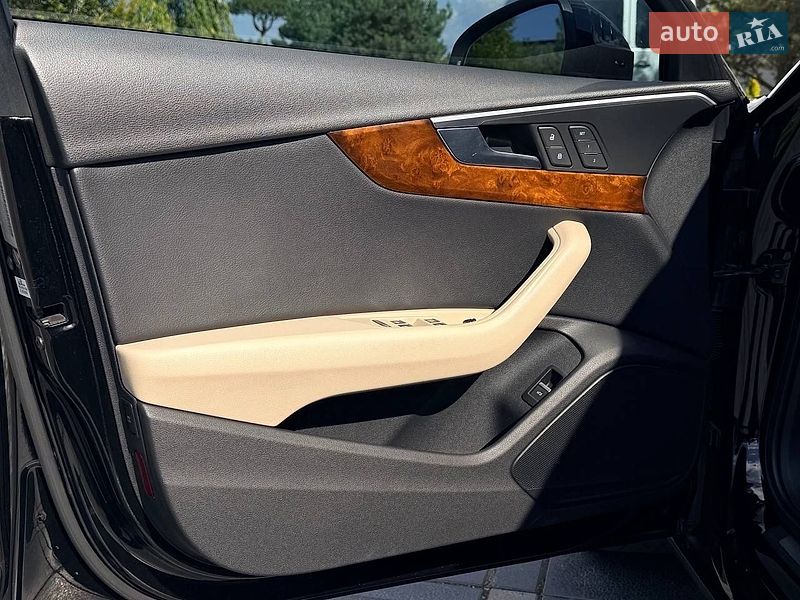 Седан Audi A4 2015 в Львове