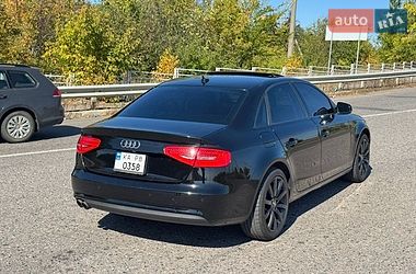 Седан Audi A4 2012 в Умані
