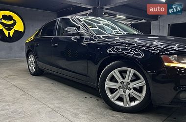 Седан Audi A4 2011 в Чернівцях