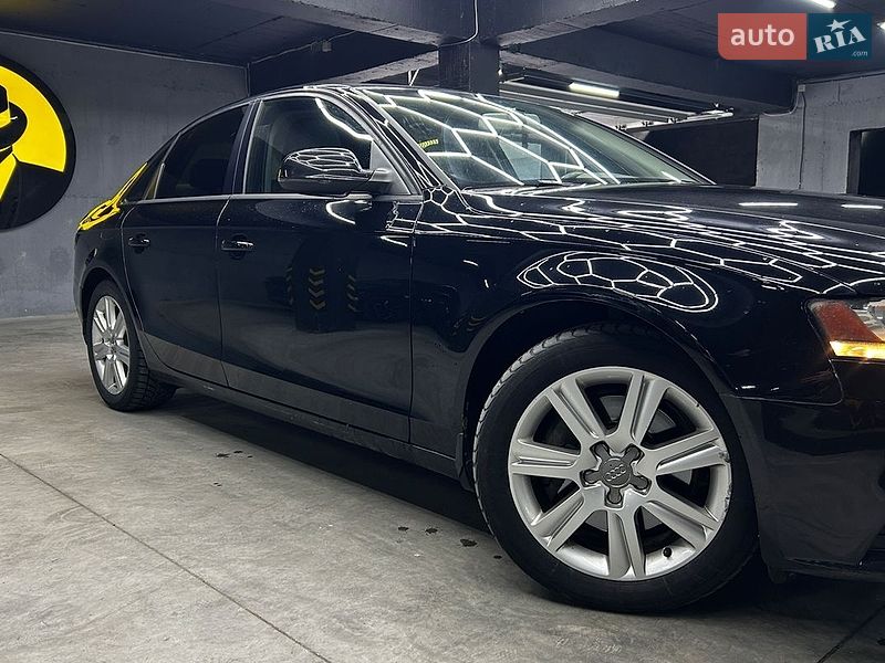 Седан Audi A4 2011 в Чернівцях