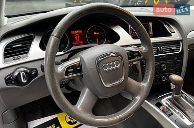 Седан Audi A4 2011 в Чернівцях