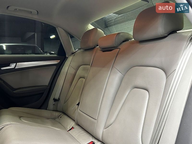 Седан Audi A4 2011 в Чернівцях