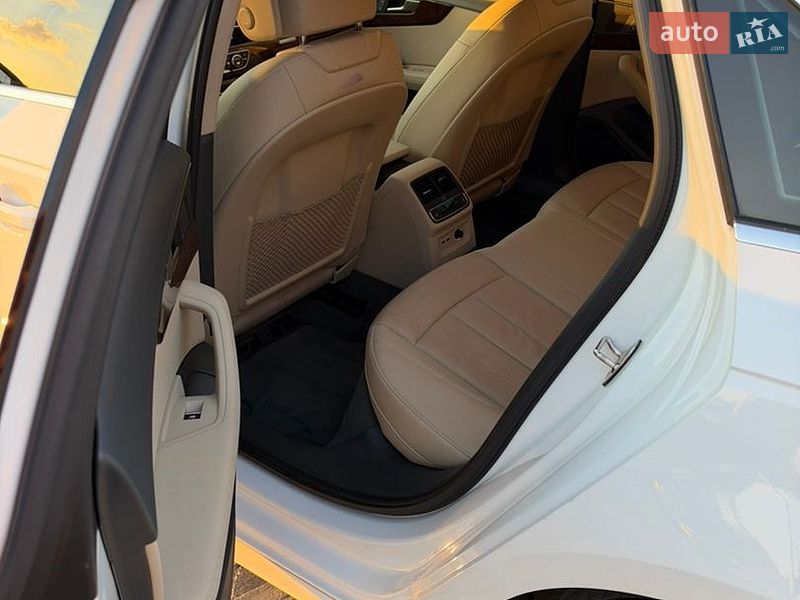 Седан Audi A4 2019 в Кременчуге
