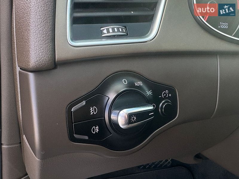 Седан Audi A4 2013 в Полтаві