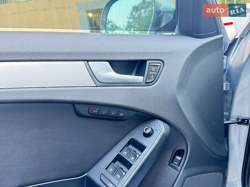 Седан Audi A4 2010 в Обухове