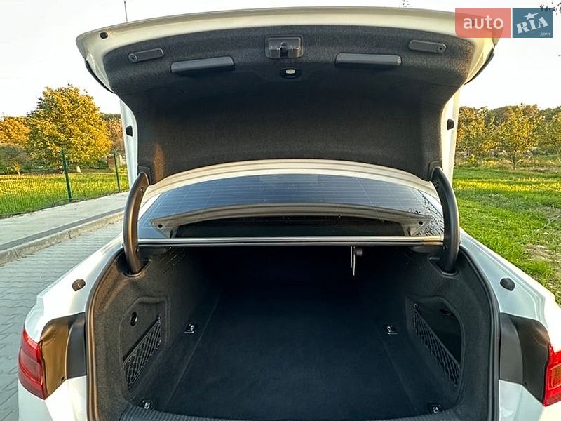 Седан Audi A4 2017 в Городке