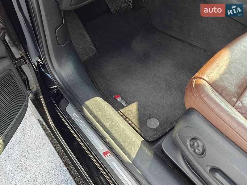 Седан Audi A4 2016 в Ровно