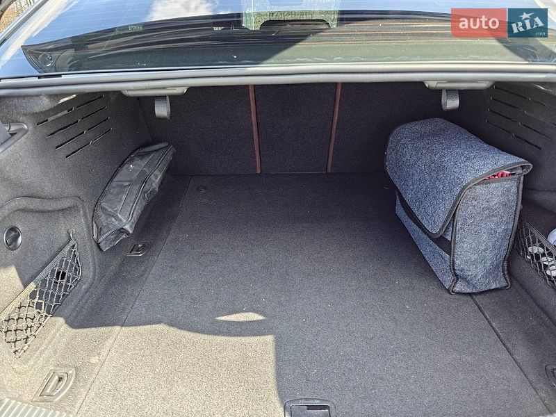 Седан Audi A4 2016 в Ровно
