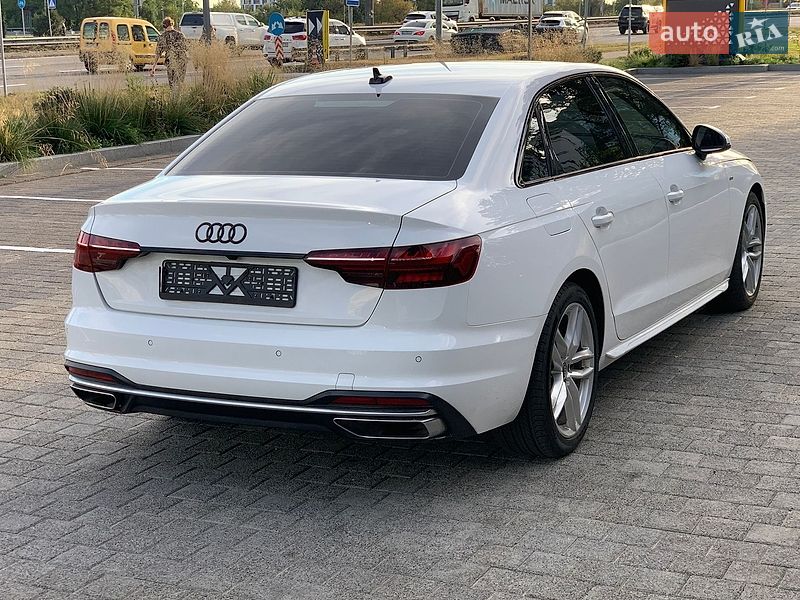 Седан Audi A4 2023 в Києві