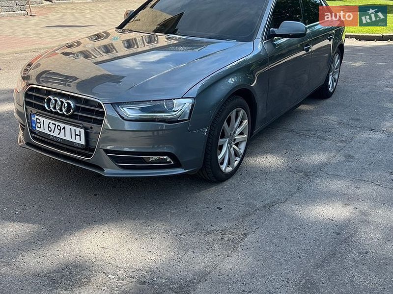 Седан Audi A4 2012 в Полтаве
