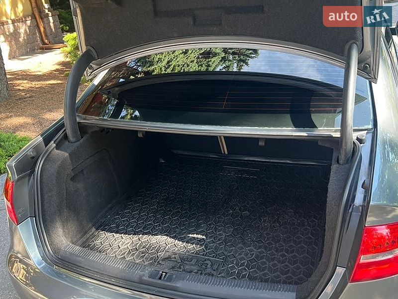 Седан Audi A4 2012 в Полтаве