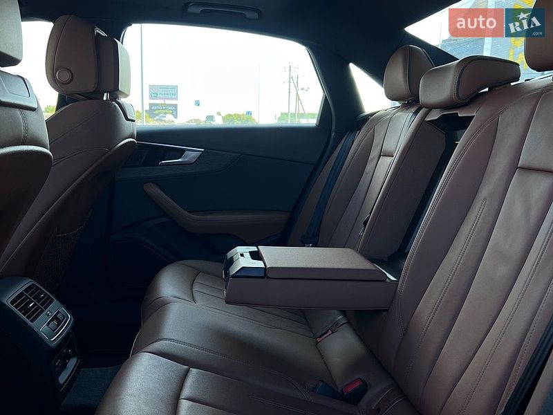 Седан Audi A4 2021 в Львові