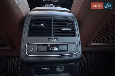 Седан Audi A4 2018 в Стрию
