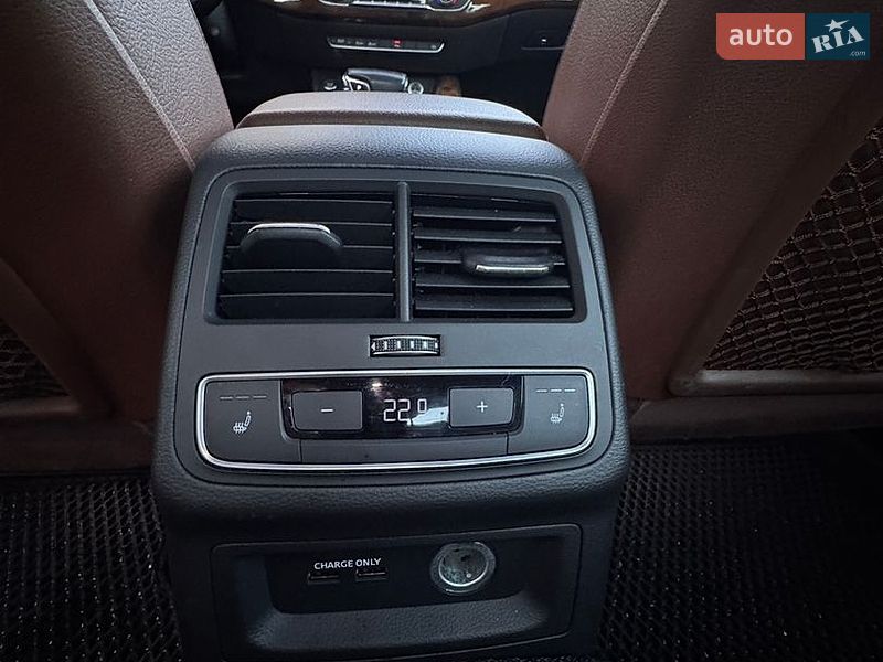 Седан Audi A4 2018 в Стрию