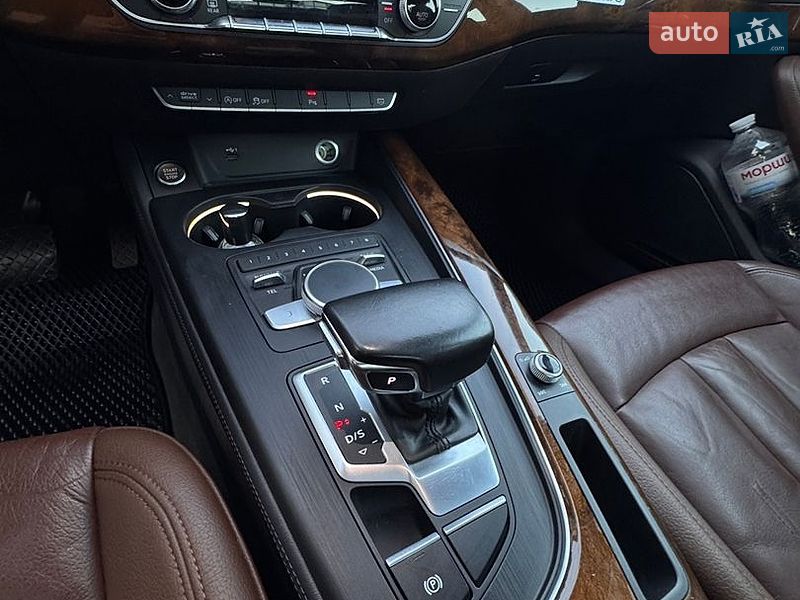 Седан Audi A4 2018 в Стрию