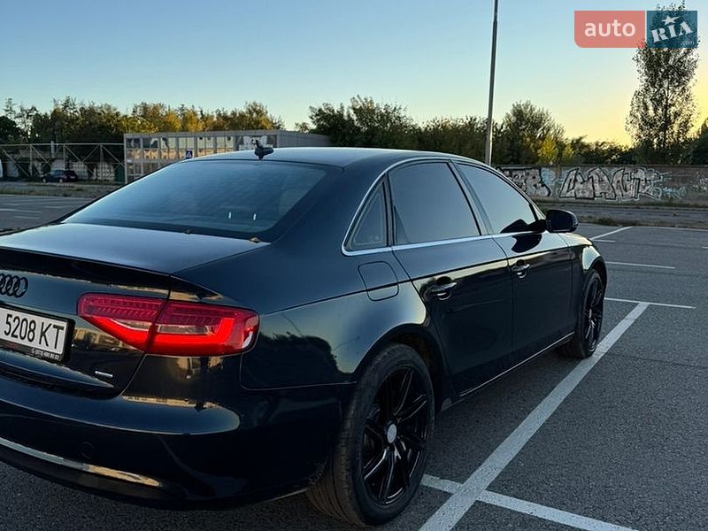 Седан Audi A4 2012 в Киеве