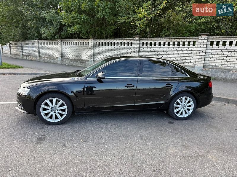 Седан Audi A4 2014 в Виннице