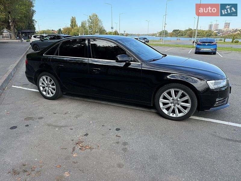 Седан Audi A4 2014 в Виннице