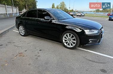Седан Audi A4 2014 в Виннице