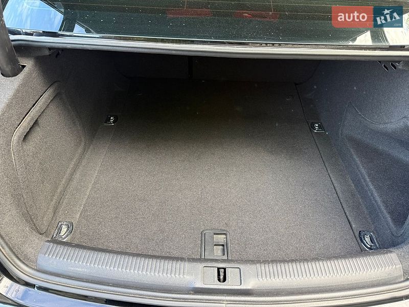 Седан Audi A4 2014 в Виннице