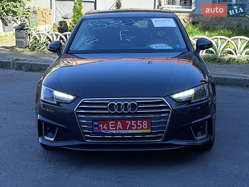 Седан Audi A4 2019 в Львові