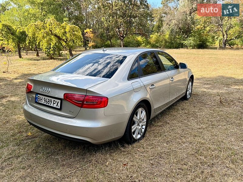 Седан Audi A4 2012 в Одесі