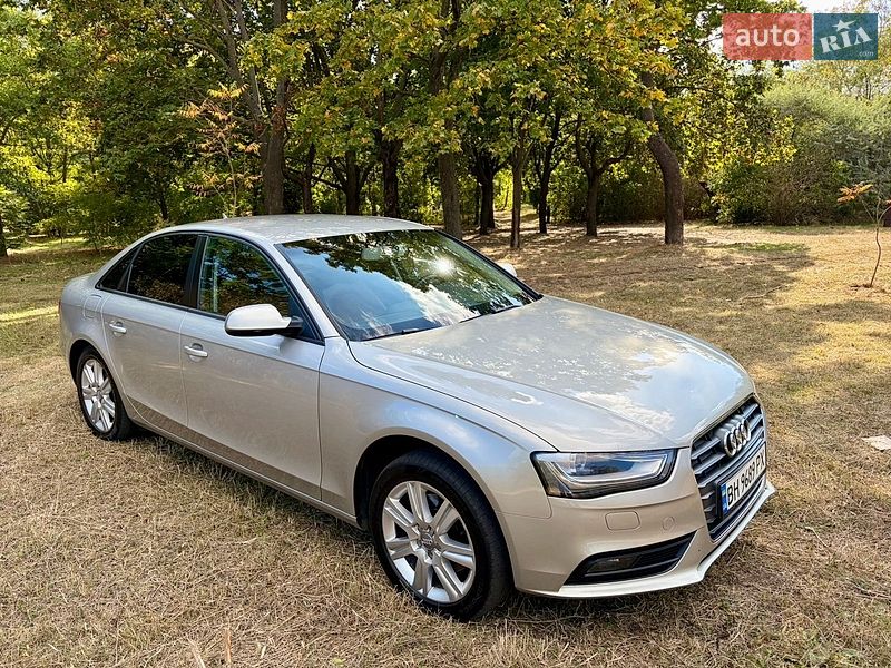 Седан Audi A4 2012 в Одесі
