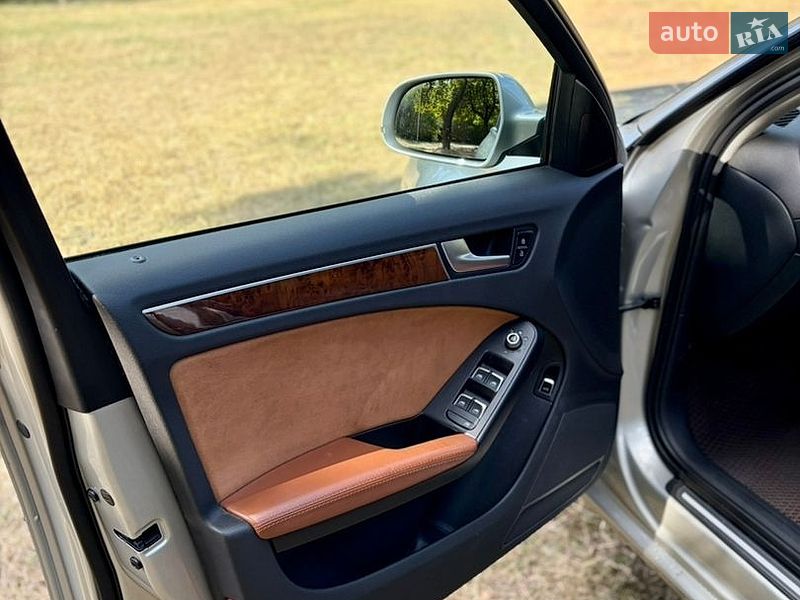 Седан Audi A4 2012 в Одесі