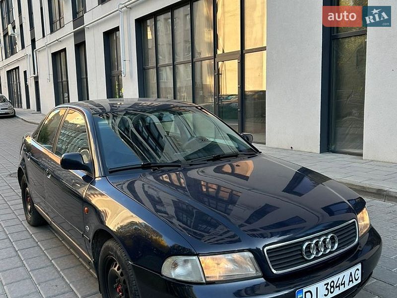 Седан Audi A4 1997 в Ровно