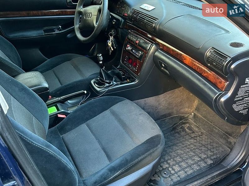 Седан Audi A4 1997 в Ровно
