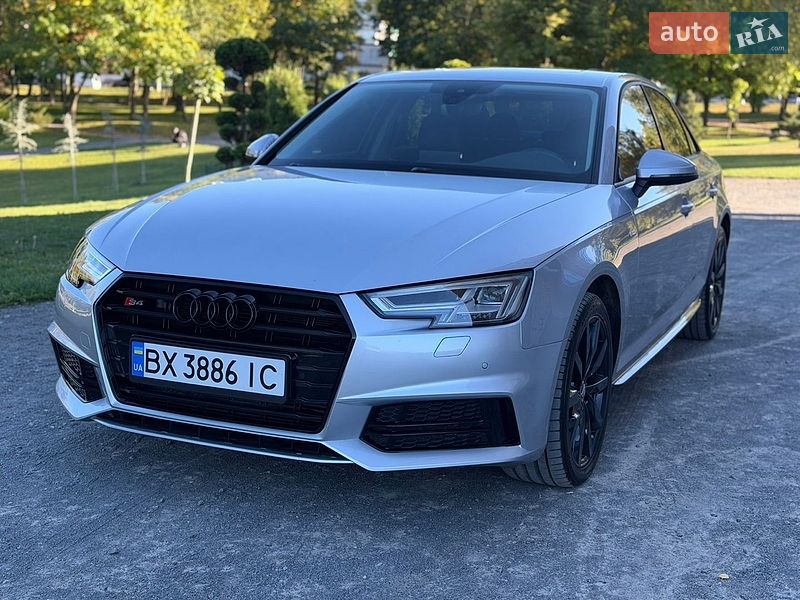 Седан Audi A4 2017 в Хмельницком