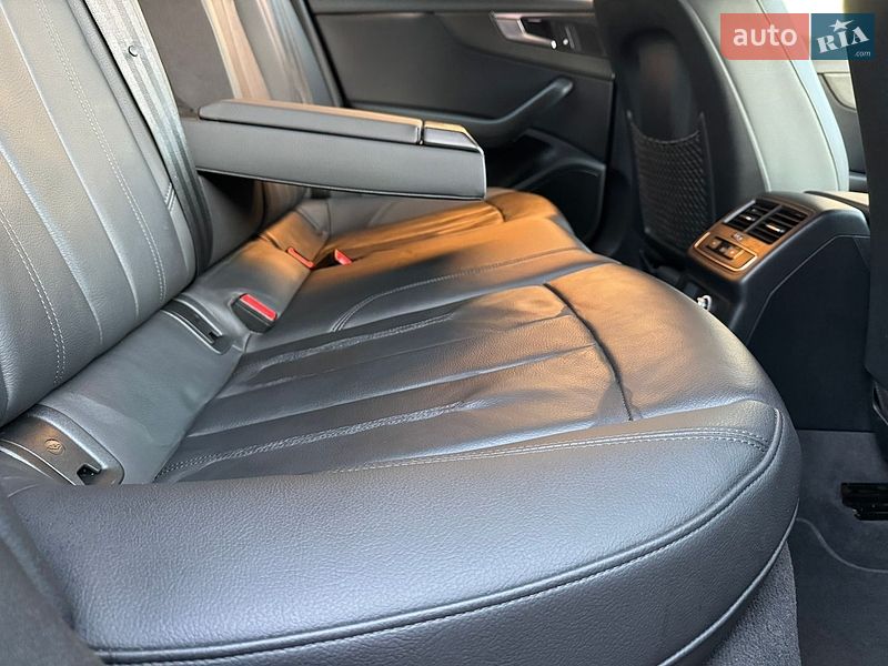 Седан Audi A4 2019 в Виннице