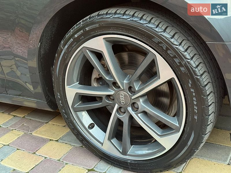 Седан Audi A4 2019 в Виннице
