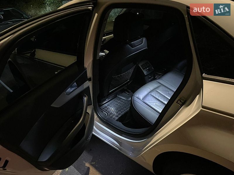 Седан Audi A4 2016 в Львові
