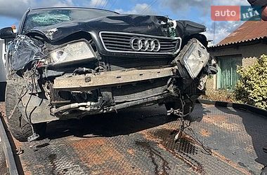 Универсал Audi A4 2000 в Каменке-Бугской