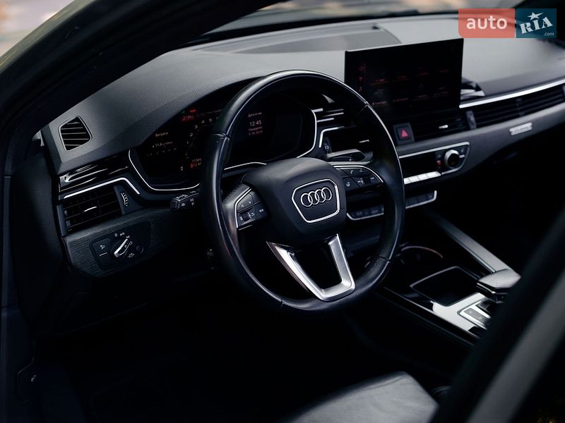 Седан Audi A4 2023 в Полтаві