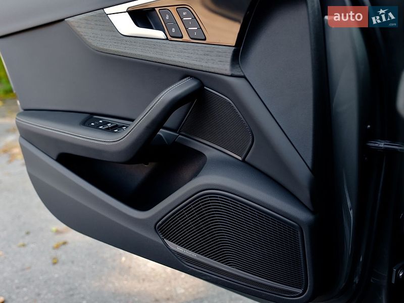 Седан Audi A4 2023 в Полтаві